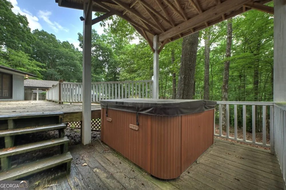 1076 Riverview DR Ellijay, GA 30540