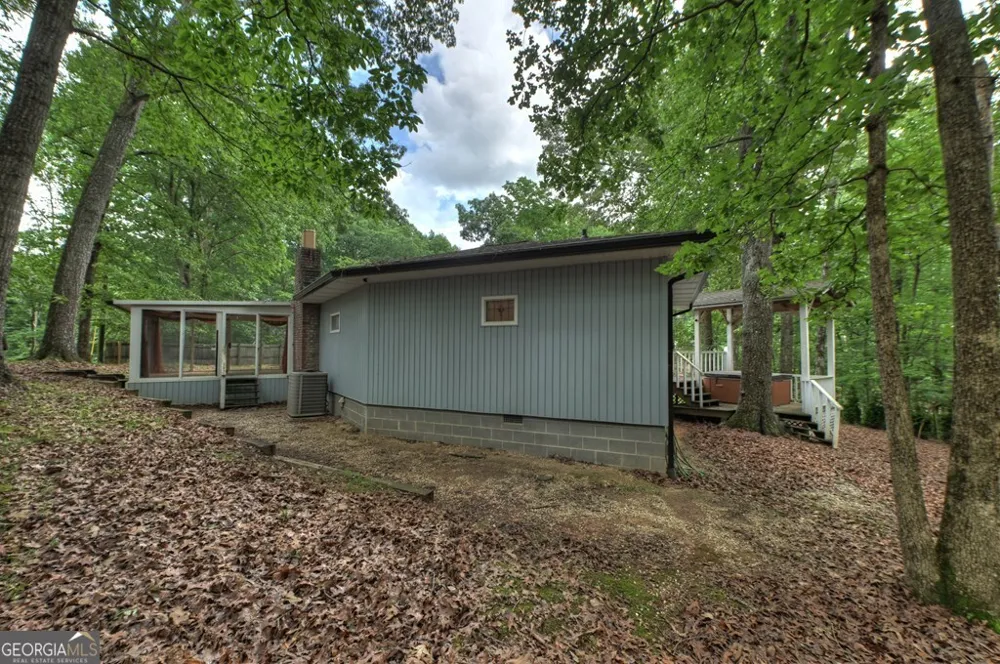 1076 Riverview DR Ellijay, GA 30540