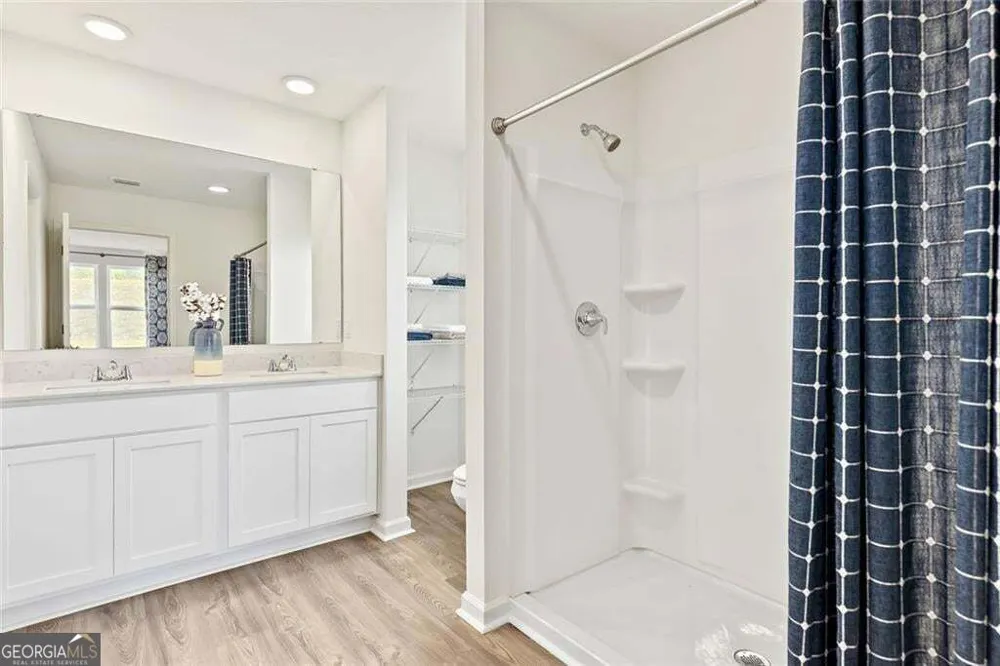 221 Woodlake LNDG Hartwell, GA 30643
