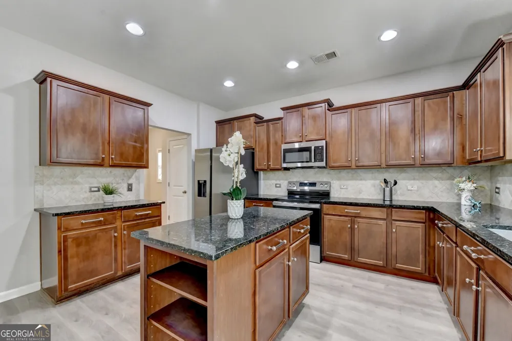 3473 Fallen Oak DR Buford, GA 30519
