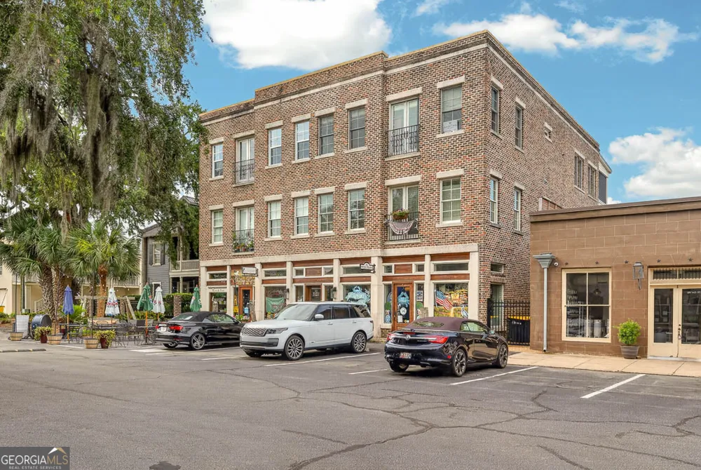 107 Broad ST Darien, GA 31305
