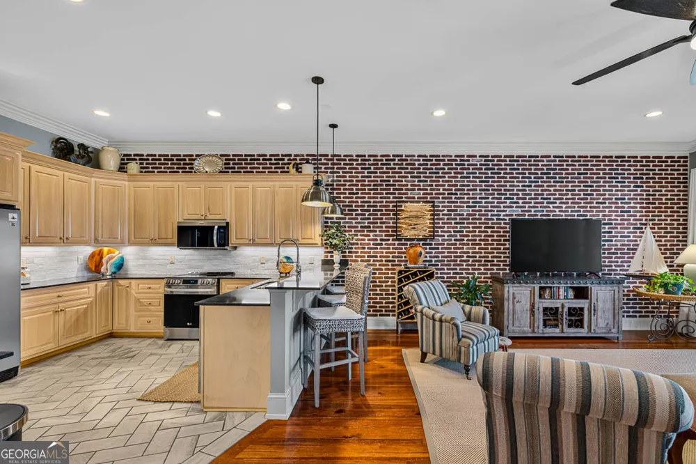 107 Broad ST Darien, GA 31305