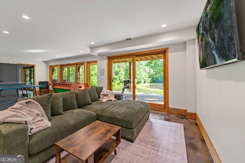 4275 Owltown RD Ellijay, GA 30536