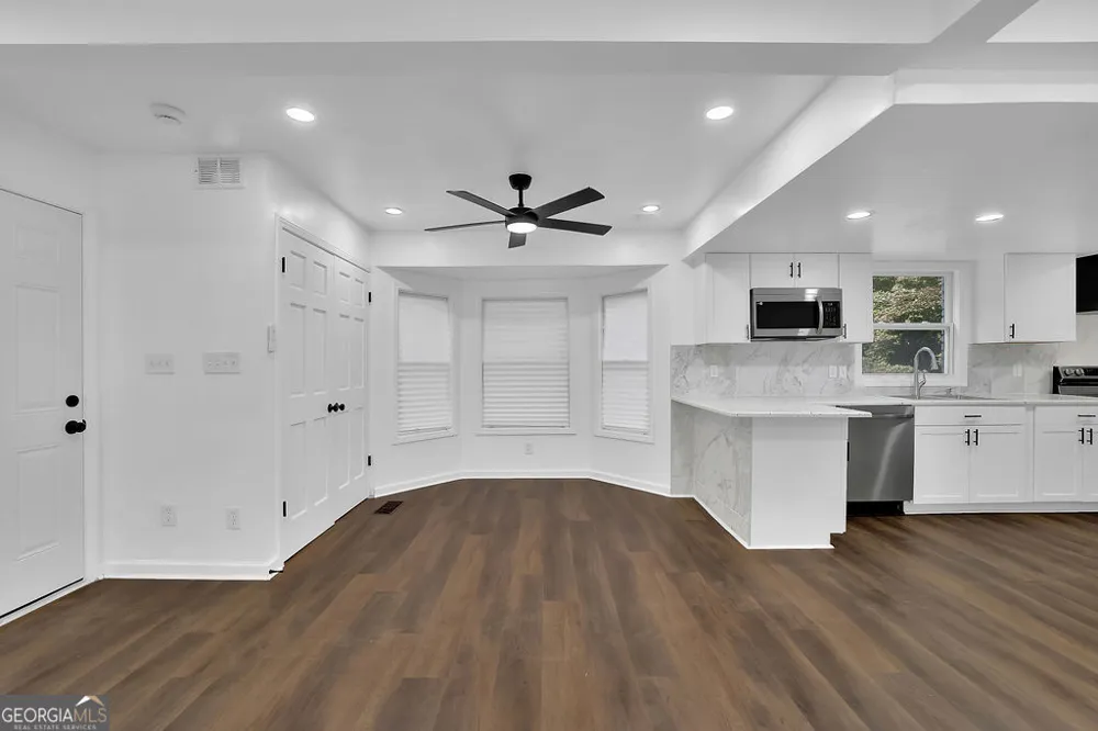 4247 Bingham CT Stone Mountain, GA 30083