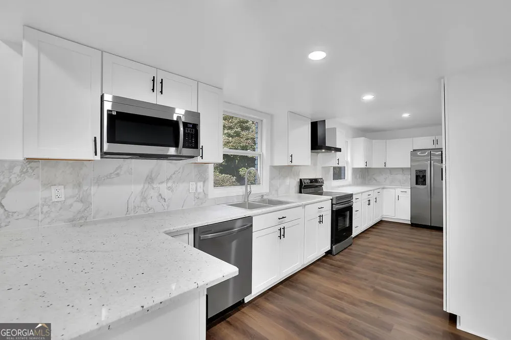 4247 Bingham CT Stone Mountain, GA 30083