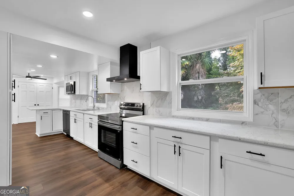 4247 Bingham CT Stone Mountain, GA 30083