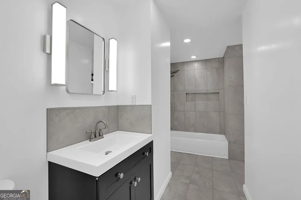 4247 Bingham CT Stone Mountain, GA 30083