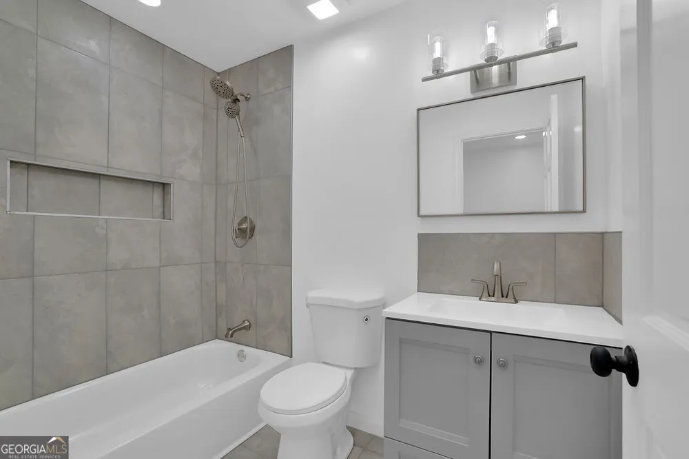 4247 Bingham CT Stone Mountain, GA 30083