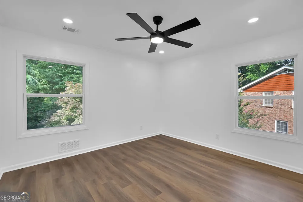 4247 Bingham CT Stone Mountain, GA 30083