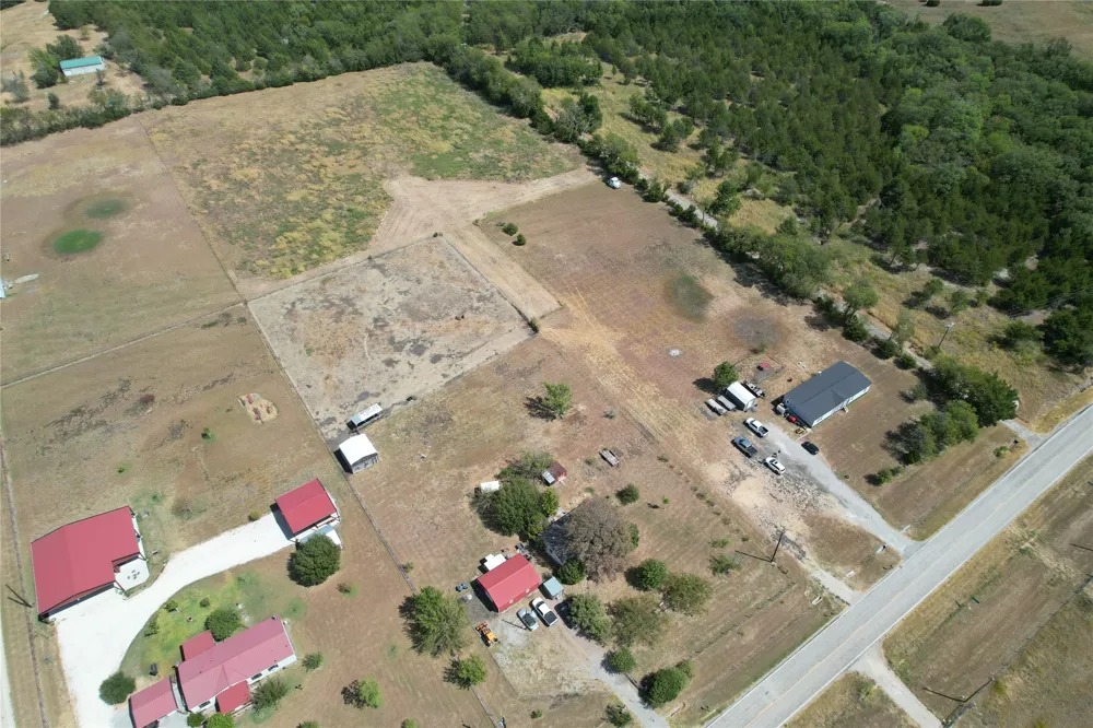8701 Fm 697 Whitewright, TX 75491