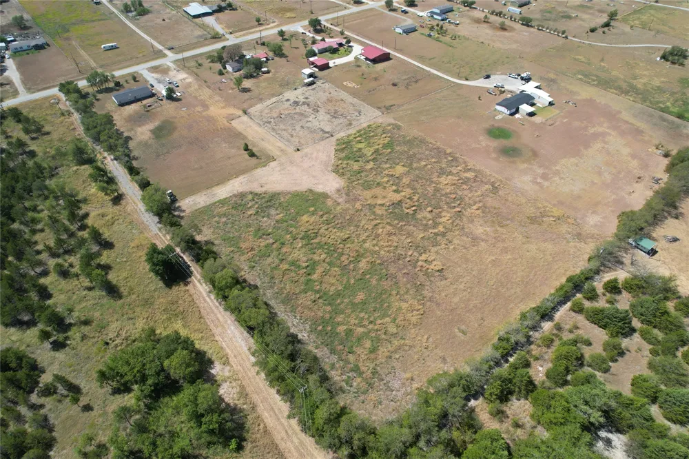 8701 Fm 697 Whitewright, TX 75491