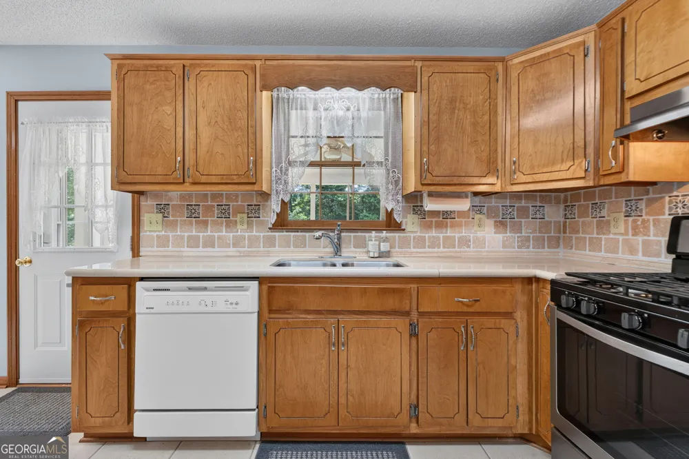 230 Pine Tree LN McDonough, GA 30252