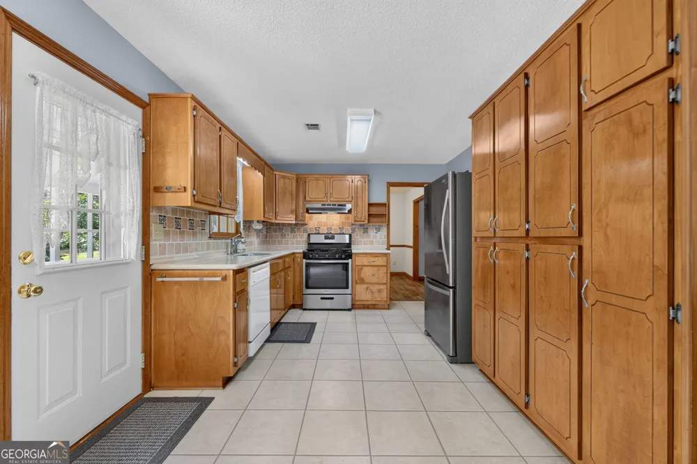 230 Pine Tree LN McDonough, GA 30252