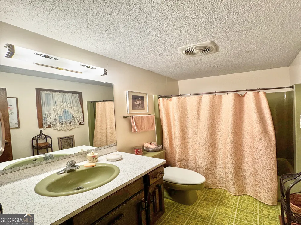 58 S Pine Cove DR LaGrange, GA 30240