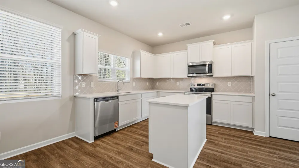 204 Friendship Oak WAY Hampton, GA 30228