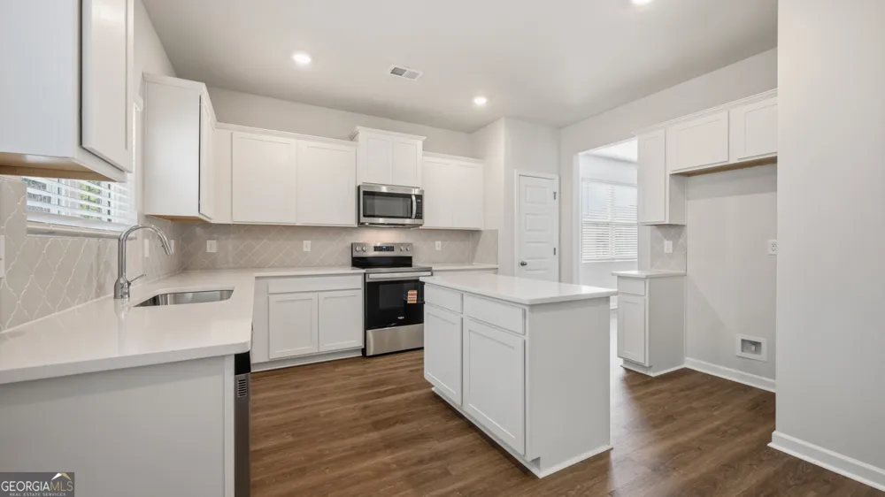 204 Friendship Oak WAY Hampton, GA 30228