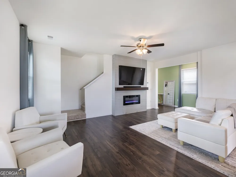 141 Gaston CT Hoschton, GA 30548