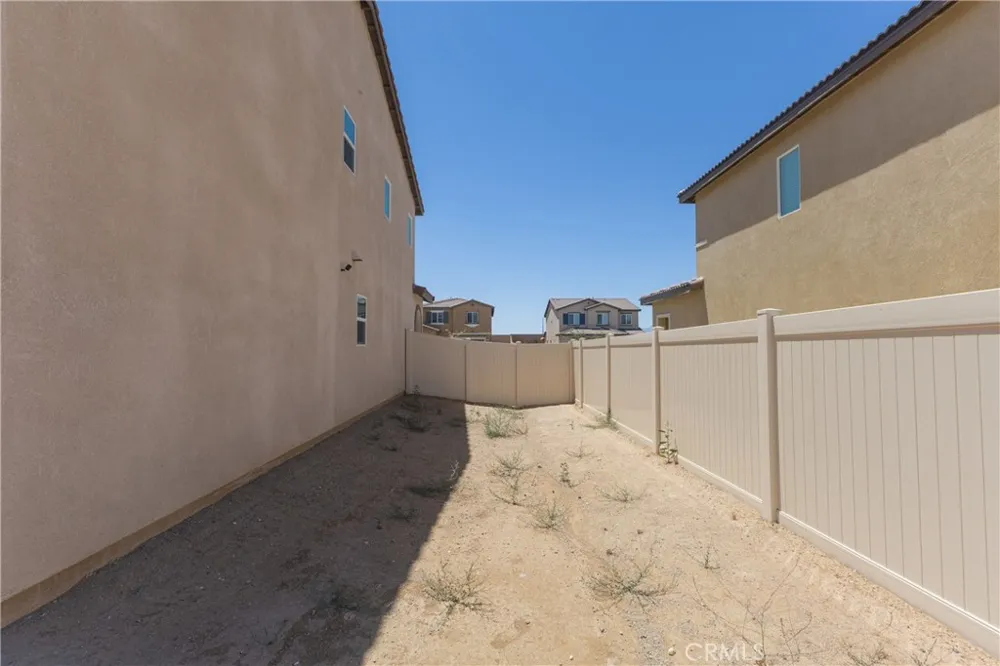 10156 Colten Ridge Adelanto, CA 92301