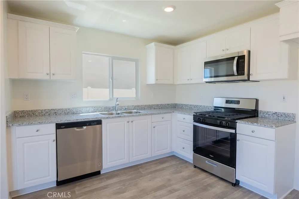 10156 Colten Ridge Adelanto, CA 92301