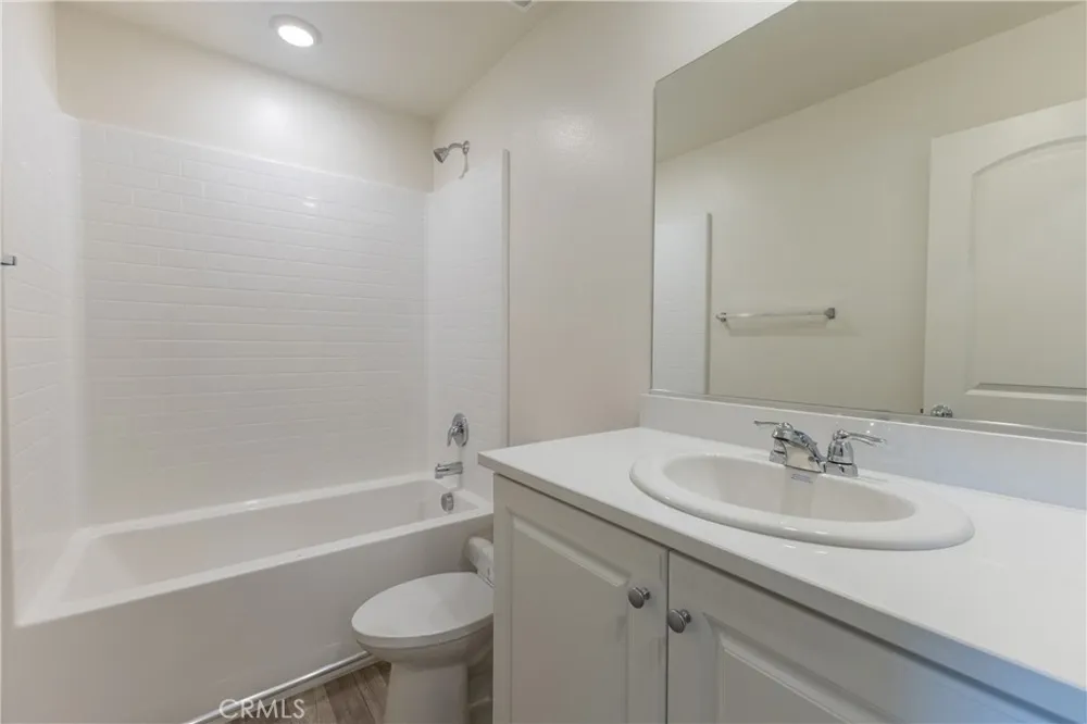 10156 Colten Ridge Adelanto, CA 92301