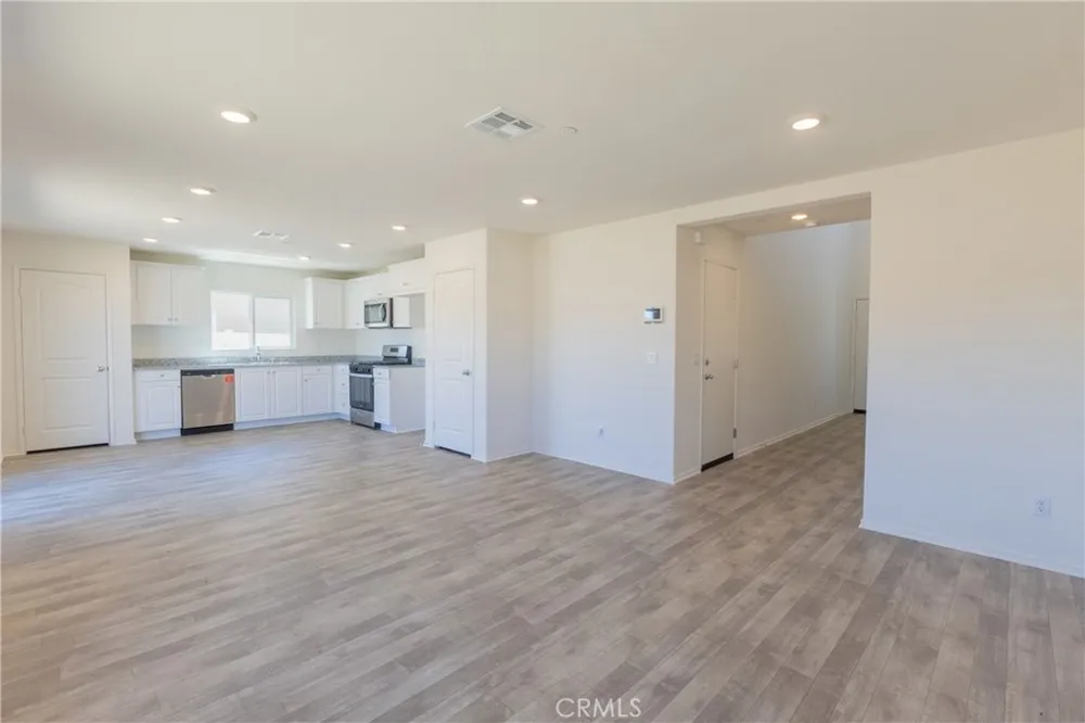 10156 Colten Ridge Adelanto, CA 92301