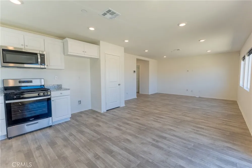 10156 Colten Ridge Adelanto, CA 92301