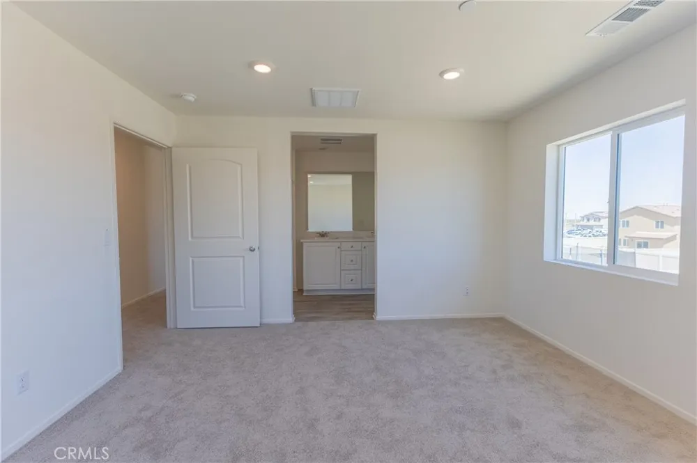 10156 Colten Ridge Adelanto, CA 92301