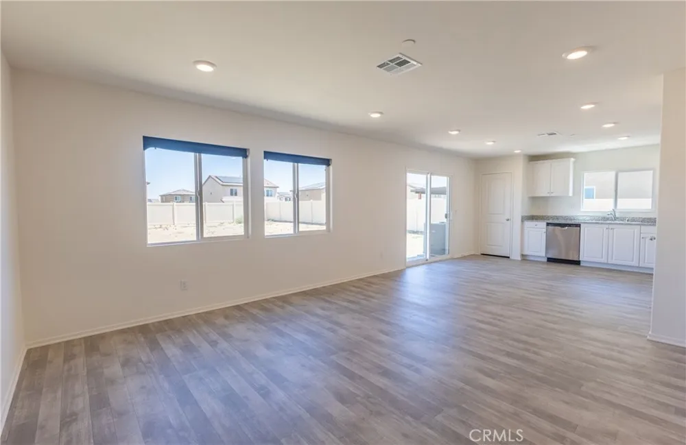 10156 Colten Ridge Adelanto, CA 92301