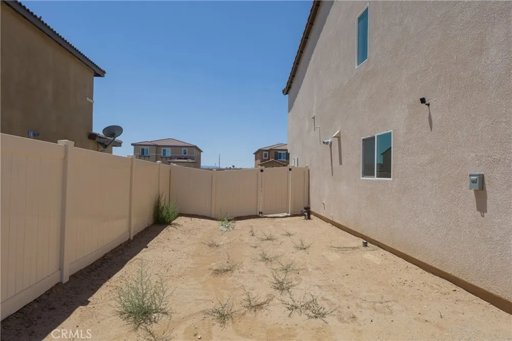 10156 Colten Ridge Adelanto, CA 92301