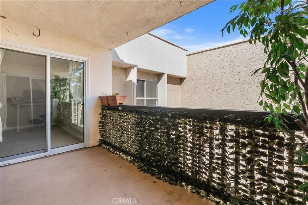 5301 Raintree #301 Culver City, CA 90230