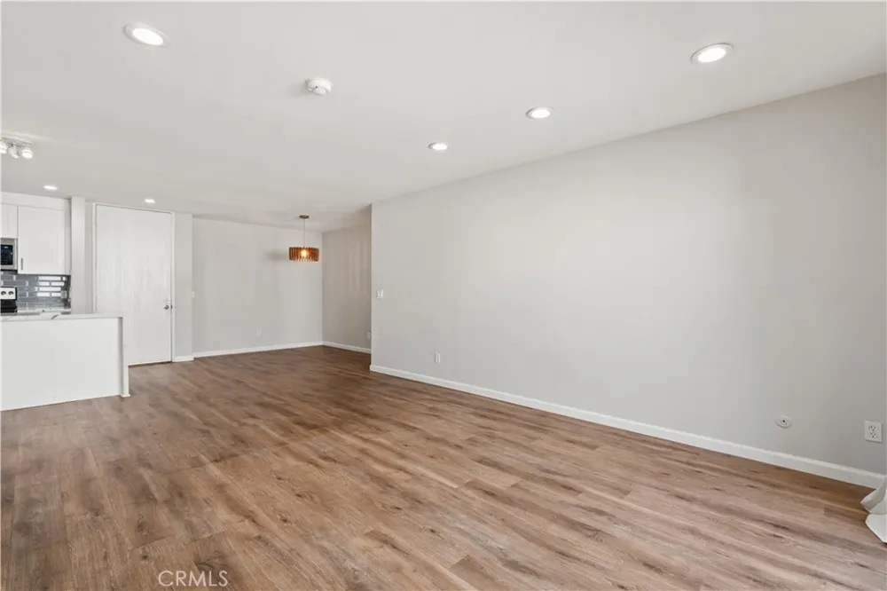 5301 Raintree #301 Culver City, CA 90230