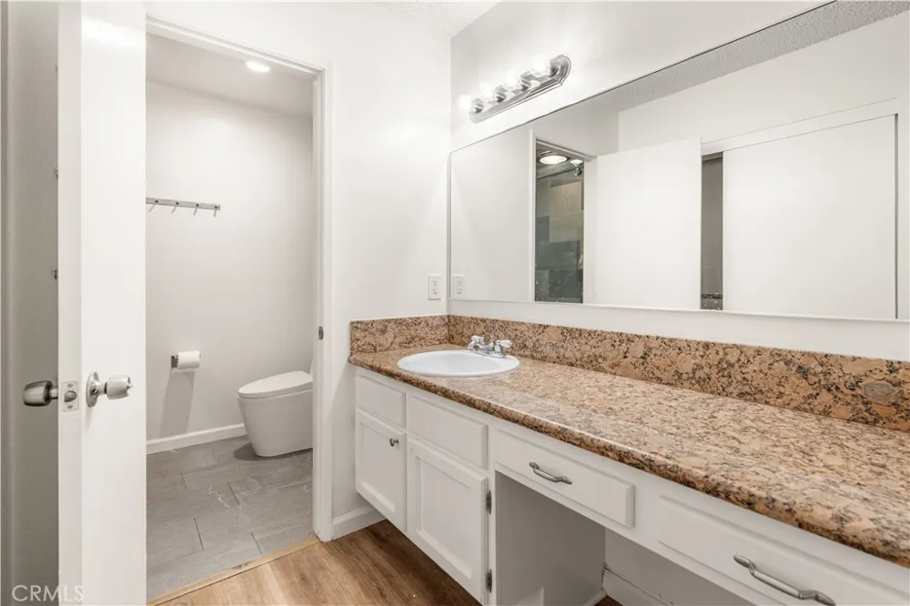 5301 Raintree #301 Culver City, CA 90230