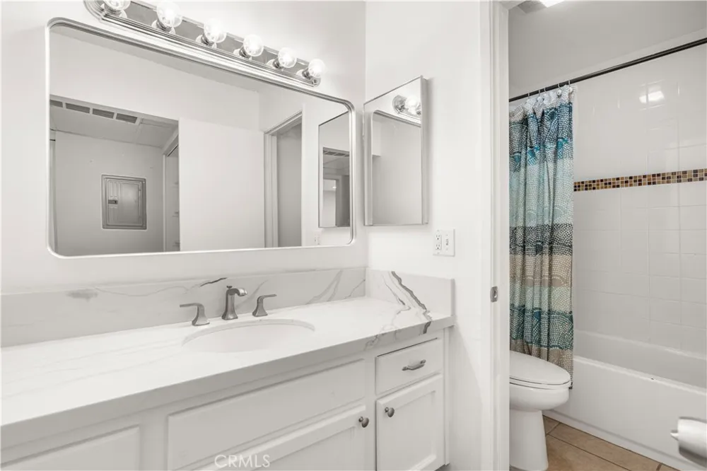 5301 Raintree #301 Culver City, CA 90230