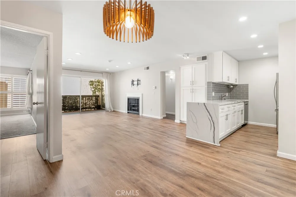5301 Raintree #301 Culver City, CA 90230