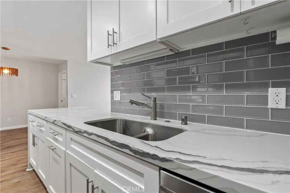 5301 Raintree #301 Culver City, CA 90230
