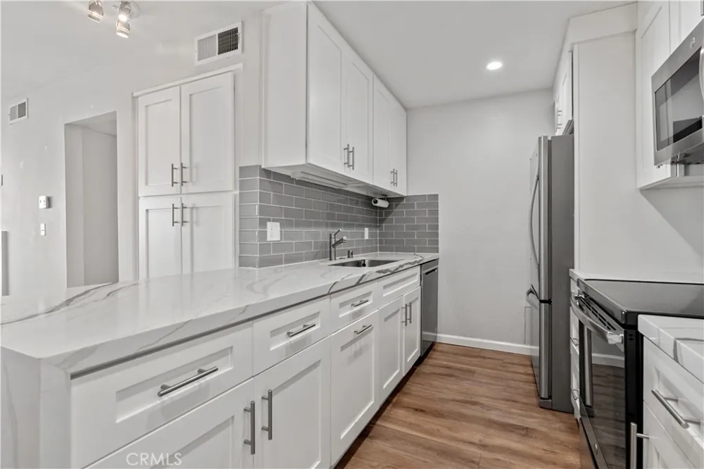 5301 Raintree #301 Culver City, CA 90230