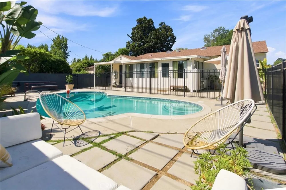 10108 Columbus San Fernando, CA 91345