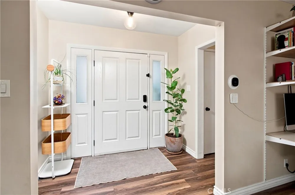 10108 Columbus San Fernando, CA 91345
