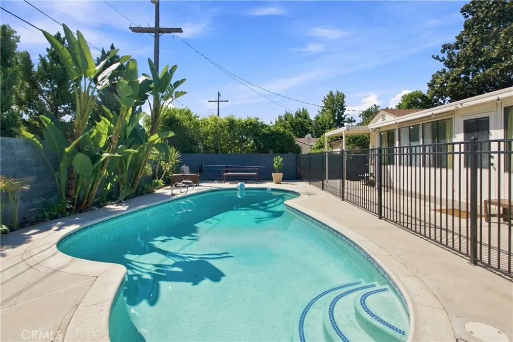 10108 Columbus San Fernando, CA 91345