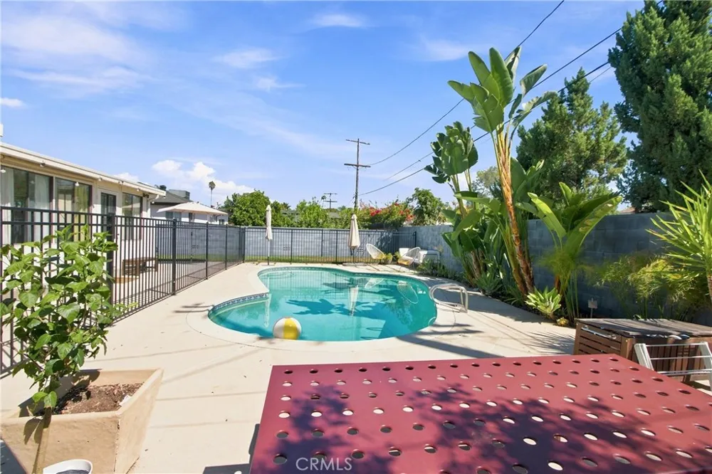 10108 Columbus San Fernando, CA 91345