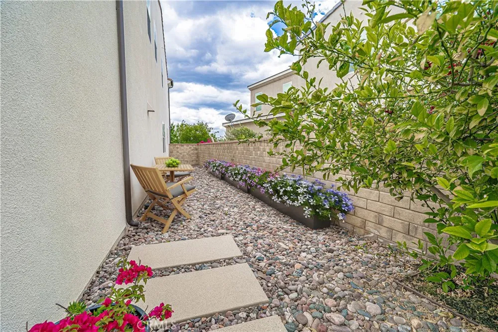 20551 Arden Place Saugus, CA 91350
