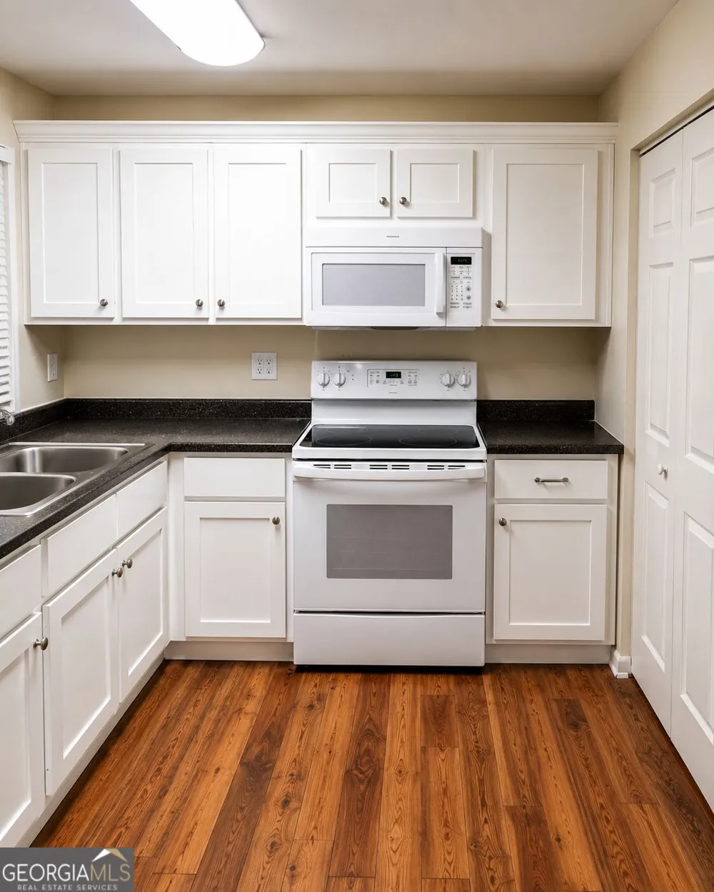 301 Mary LN Warner Robins, GA 31088