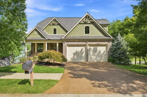717 Black Cove Ln