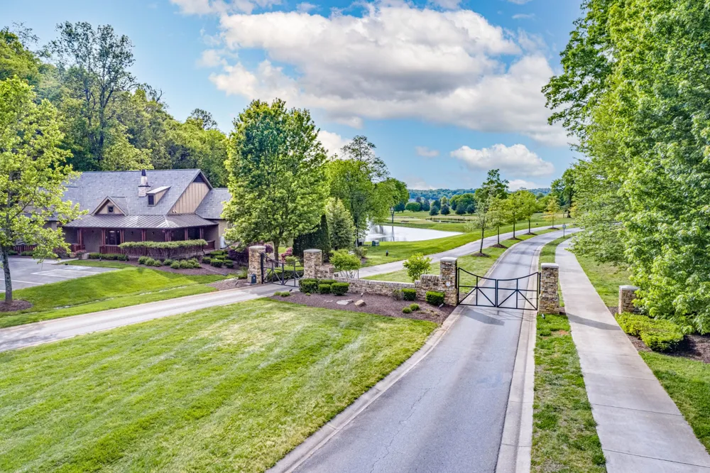 717 Black Cove Ln Loudon, TN 37774