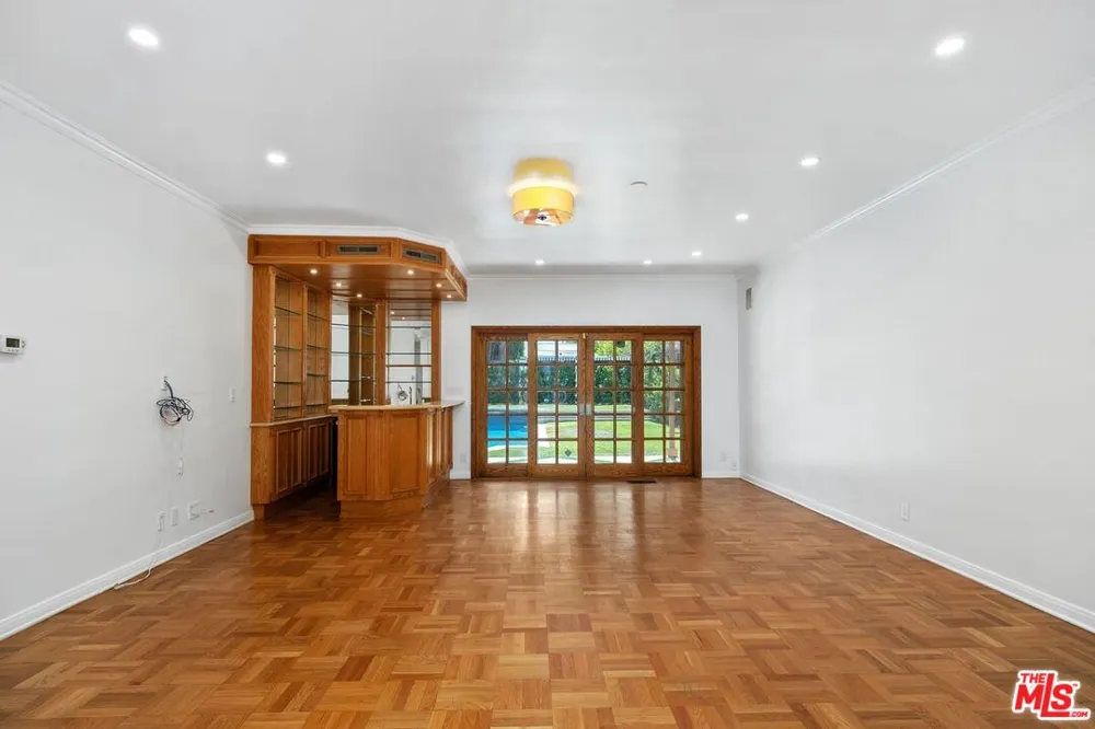 517 Elm Drive Beverly Hills, CA 90210