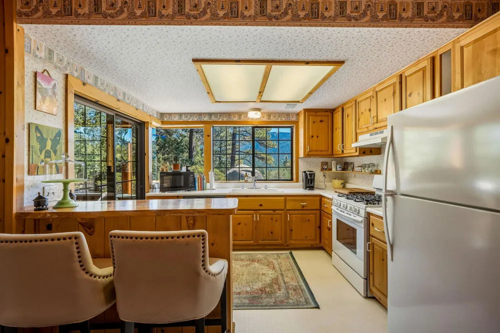 25070 Highway 243 Highway Idyllwild, CA 92549