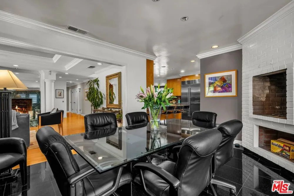 6020 S Halm Avenue Los Angeles, CA 90056