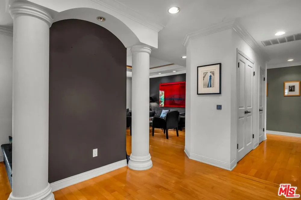 6020 S Halm Avenue Los Angeles, CA 90056