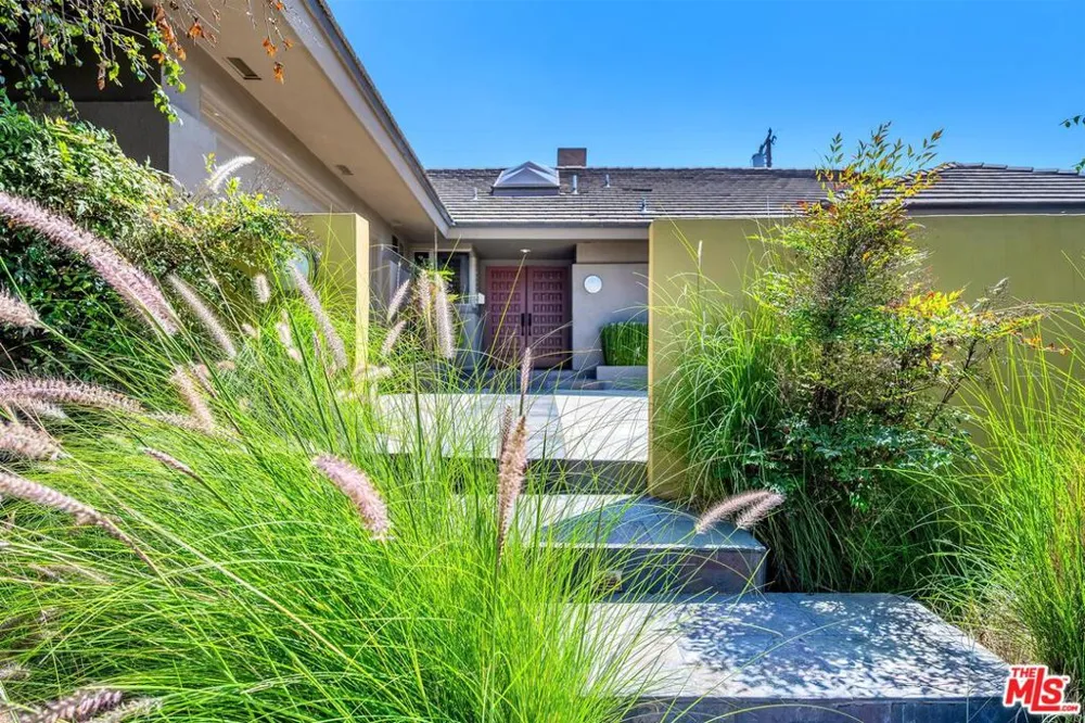6020 S Halm Avenue Los Angeles, CA 90056