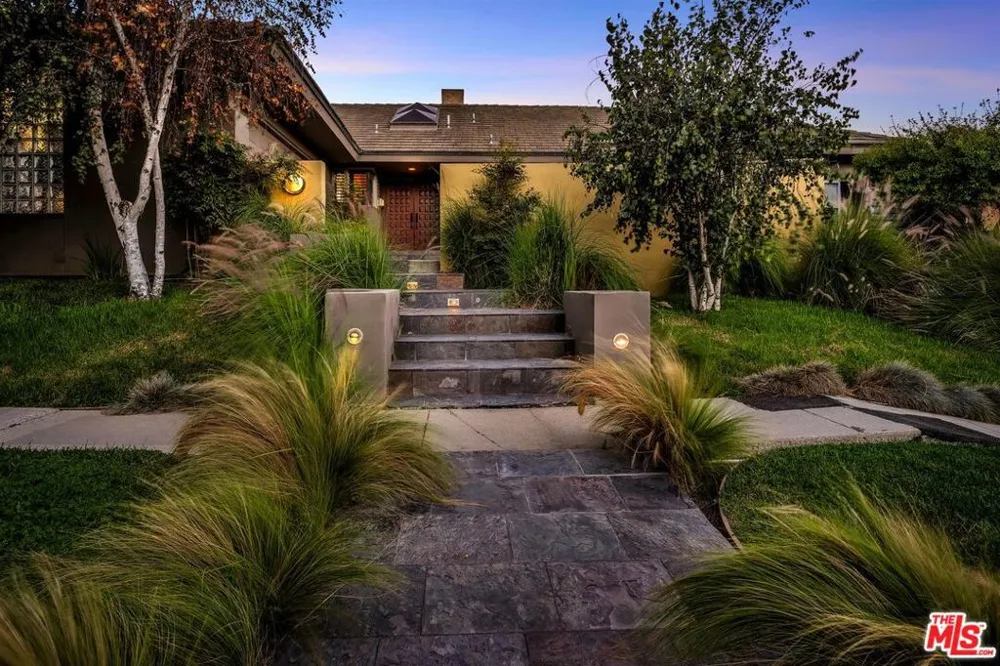 6020 S Halm Avenue Los Angeles, CA 90056